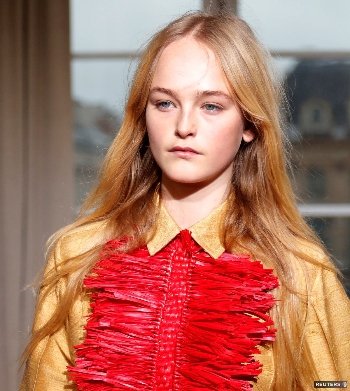 Líčenie modelky na prehliadke Schiaparelli...