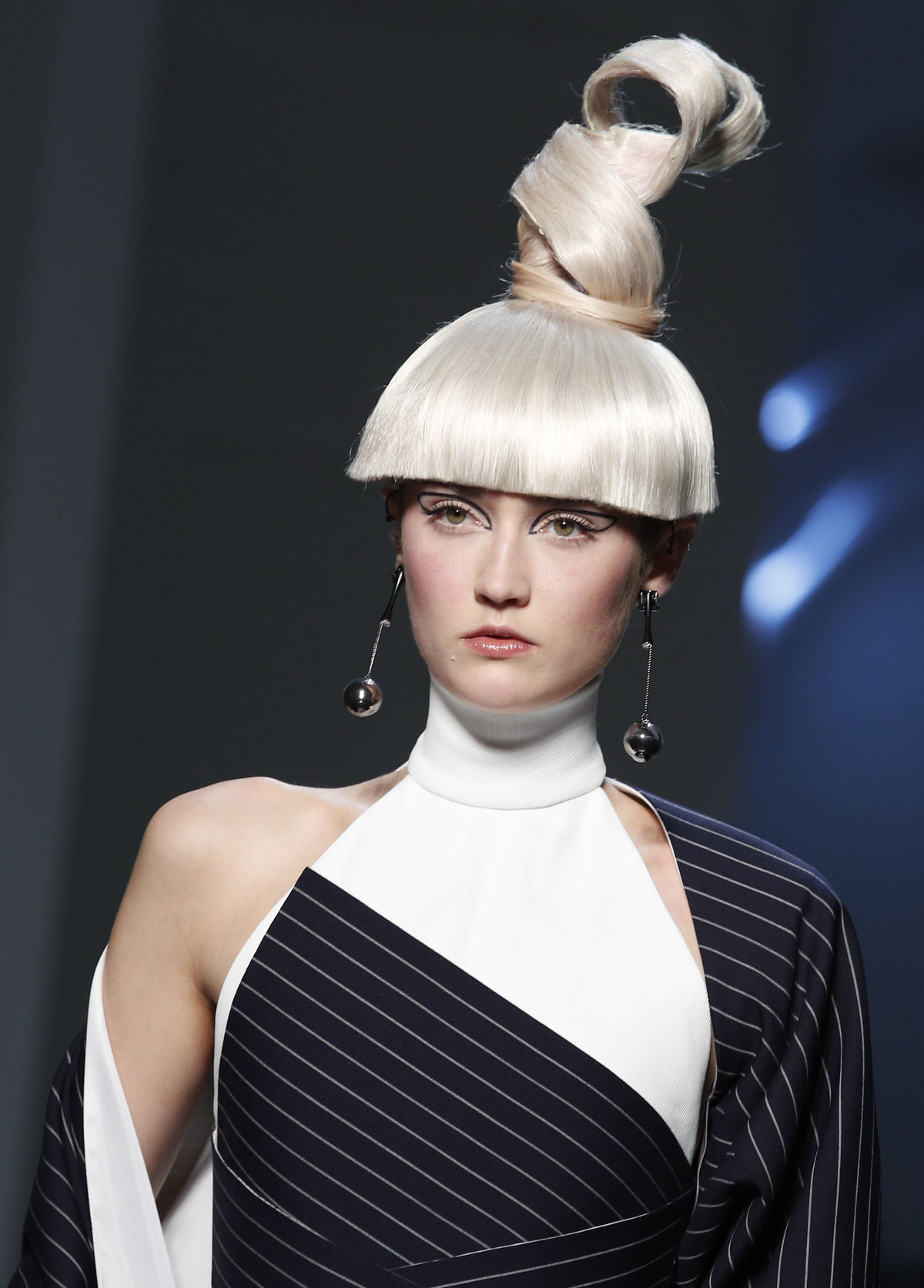 Líčenie na prehliadke Jean Paul Gaultier Haute...