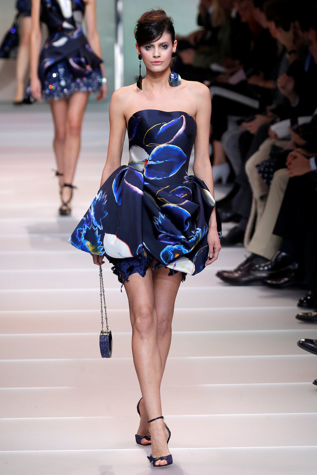 Modelka na prehliadke Armani Privé Jar-Leto...