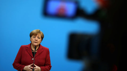 V Berlíne sa začali rozhovory o vytvorení veľkej koalície 