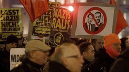 Proti plesu 'extrémistov' demonštrovali vo Viedni tisícky ľudí