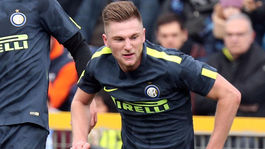 Neapol opäť na čelo Serie A, Škriniarov Inter zakopol