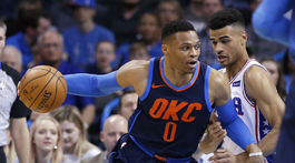 Oklahoma predĺžila víťaznú sériu, James prispel k triumfu Clevelandu