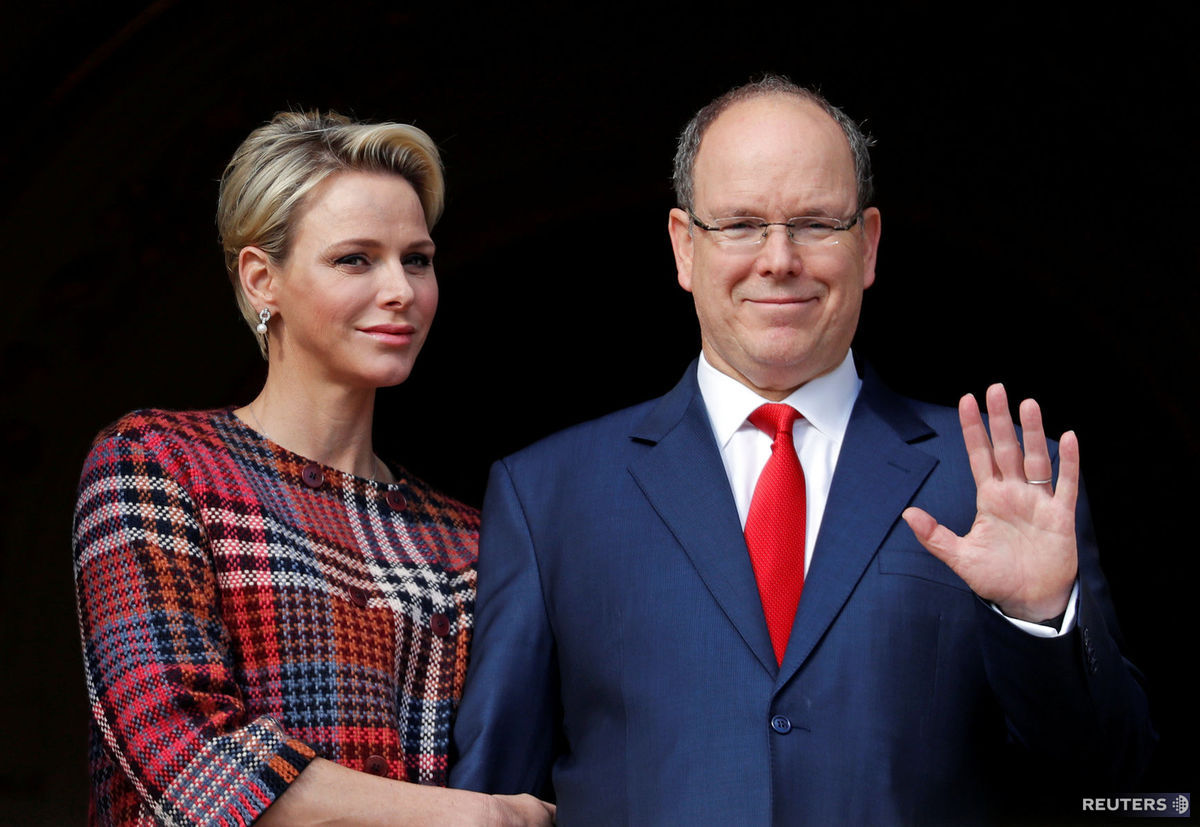 Prince Albert a jeho manželka Charlene počas...