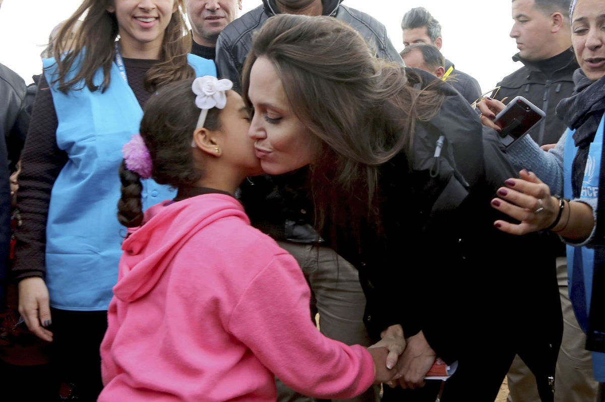 Herečka Angelina Jolie s dievčatkom, ktoré žije...