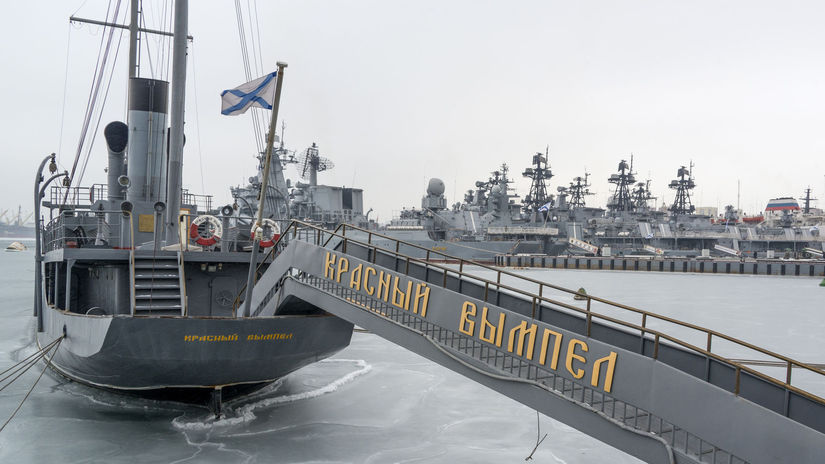 Vladivostok, Rusko, vojenské lode,