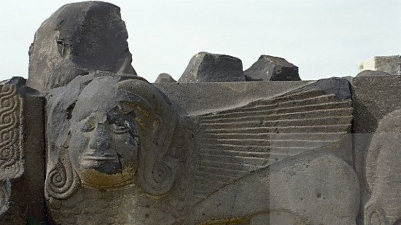 Archívna snímka časti nepoškodeného chrámu.