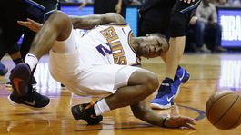 VIDEO: Hororový dopad. Basketbalista Phoenixu utrpel vážne zranenie nohy