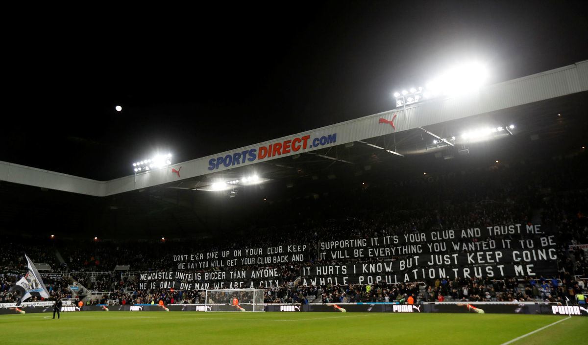 Fanúšikovia Newcastlu na štadióne Newcastlu...
