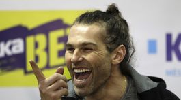 Jágra zlákala frajerka na bezlepkovú diétu. Kvôli Marsu skoro zmeškal lietadlo