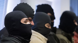 VIDEO: NAKA zasahuje v prípade daňových podvodov