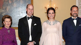 Zľava nórska kráľovná Sonja, princ William, jeho manželka Catherine, vojvodkyňa z Cambridge a korunný princ Hakoon. 