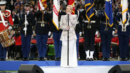Speváčka Pink zaspievala americkú hymnu. 