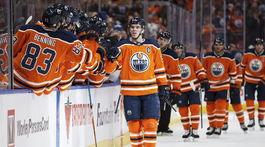 Sekera tlieskal skvelému McDavidovi, Halák s prehrou