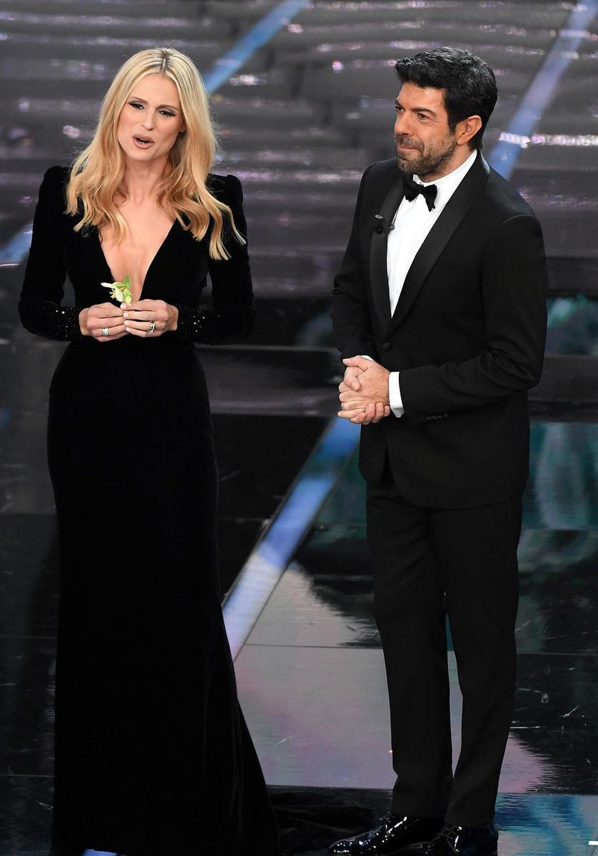 Moderátorská dvojica Michelle Hunziker a...