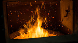 Vplyvný poľský opozičný poslanec má obavy, že sa stal terčom podpaľačstva