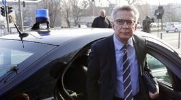 Z možného nástupcu Merkelovej hlavný porazený. Maiziere končí, vnútro dostala SPD