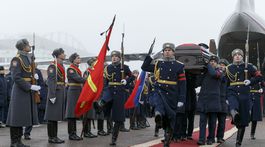 S ruským pilotom, ktorý zahynul v Sýrii, sa rozlúčili tisíce ľudí