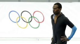 O vlajkonosičovi USA rozhodla minca. Urazený Davis na otvorenie nepôjde