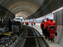 tunel, robotníci, metro