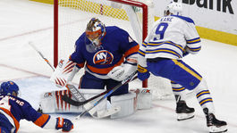 Halák s prehrou na ľade Buffala, Pánik nebodoval