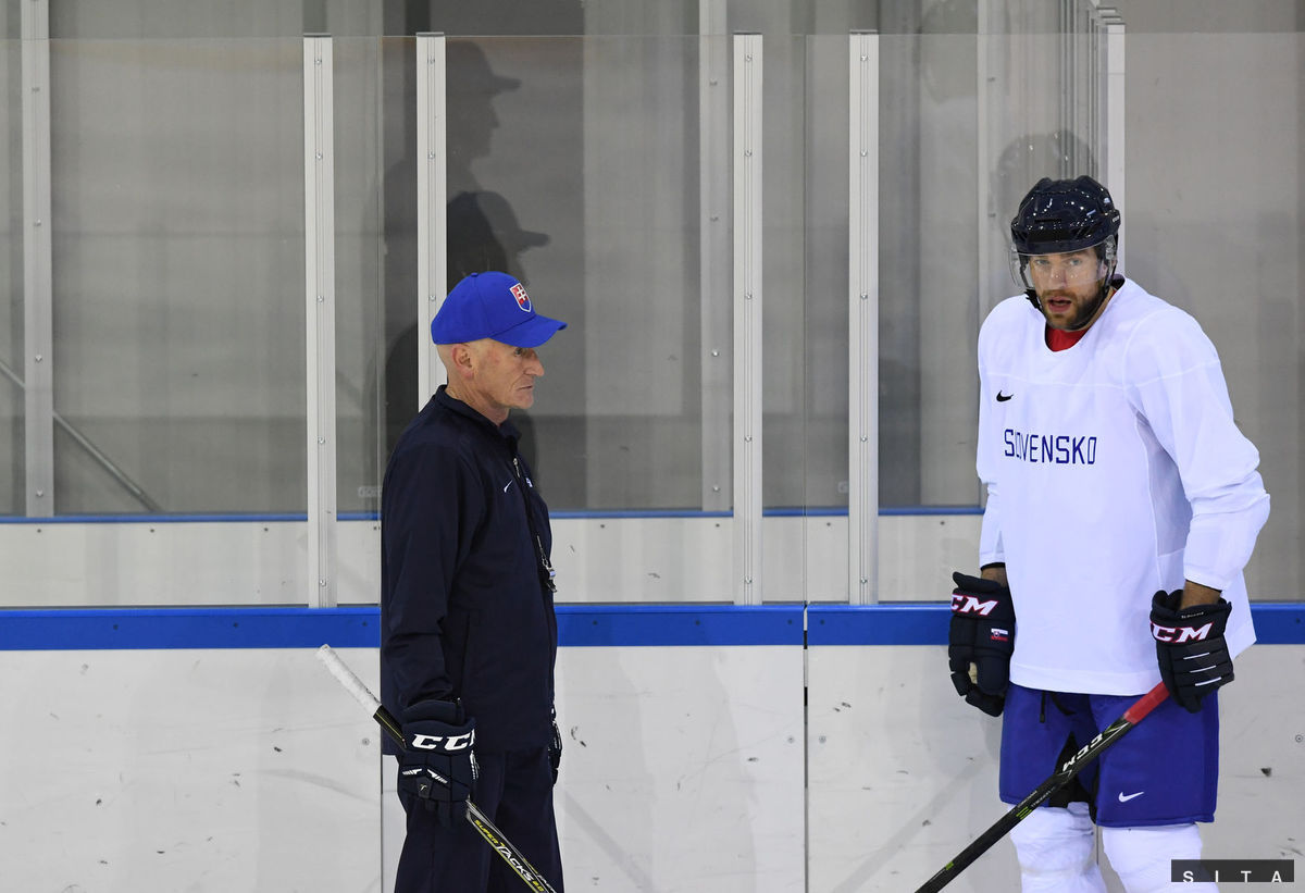 Tréner slovenskej hokejovej reprezentácie Craig...
