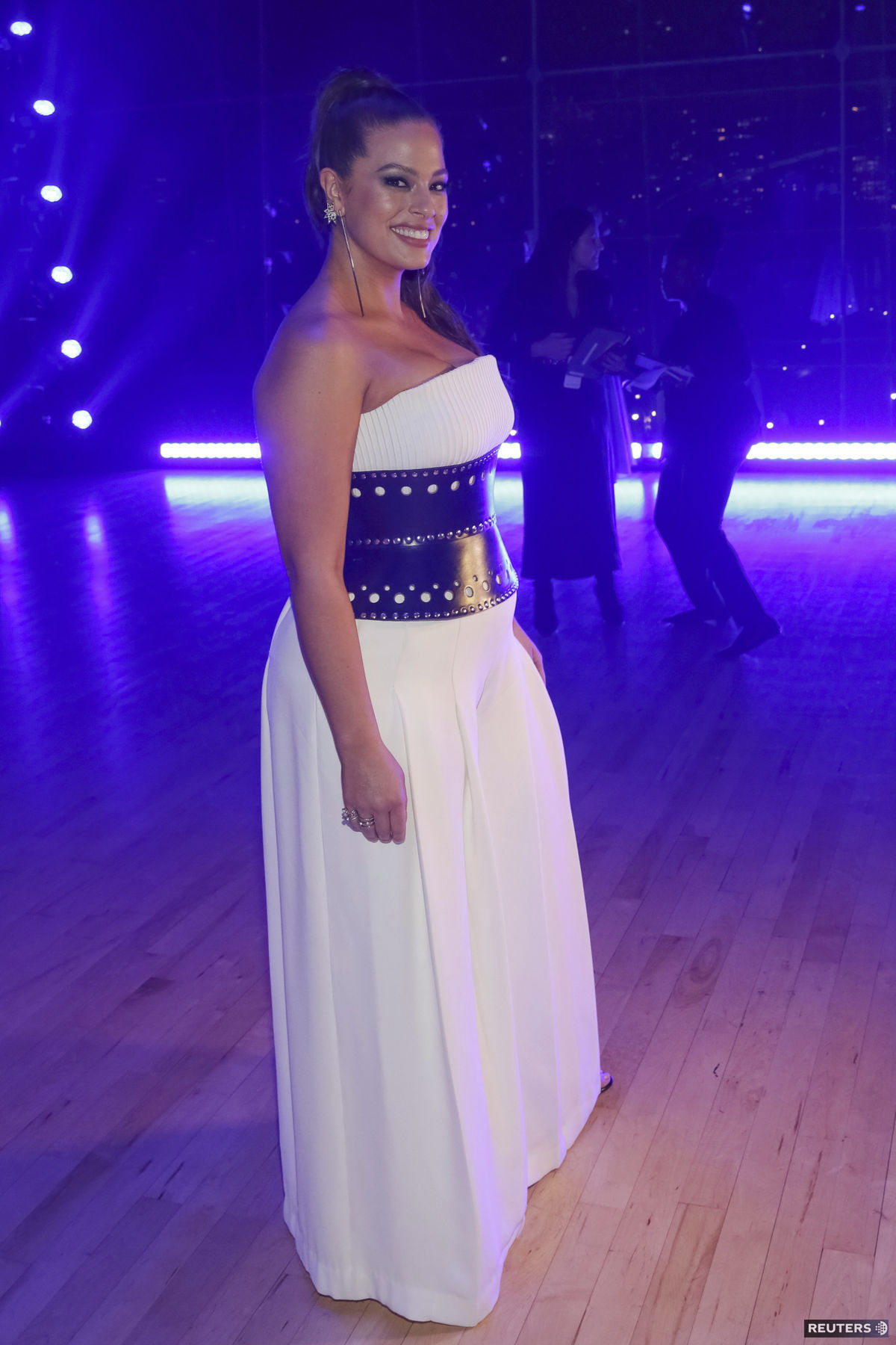 Modelka Ashley Graham pózuje pred prehliadkou...