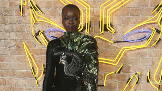 Herečka Danai Gurira na premiére filmu Čierny...