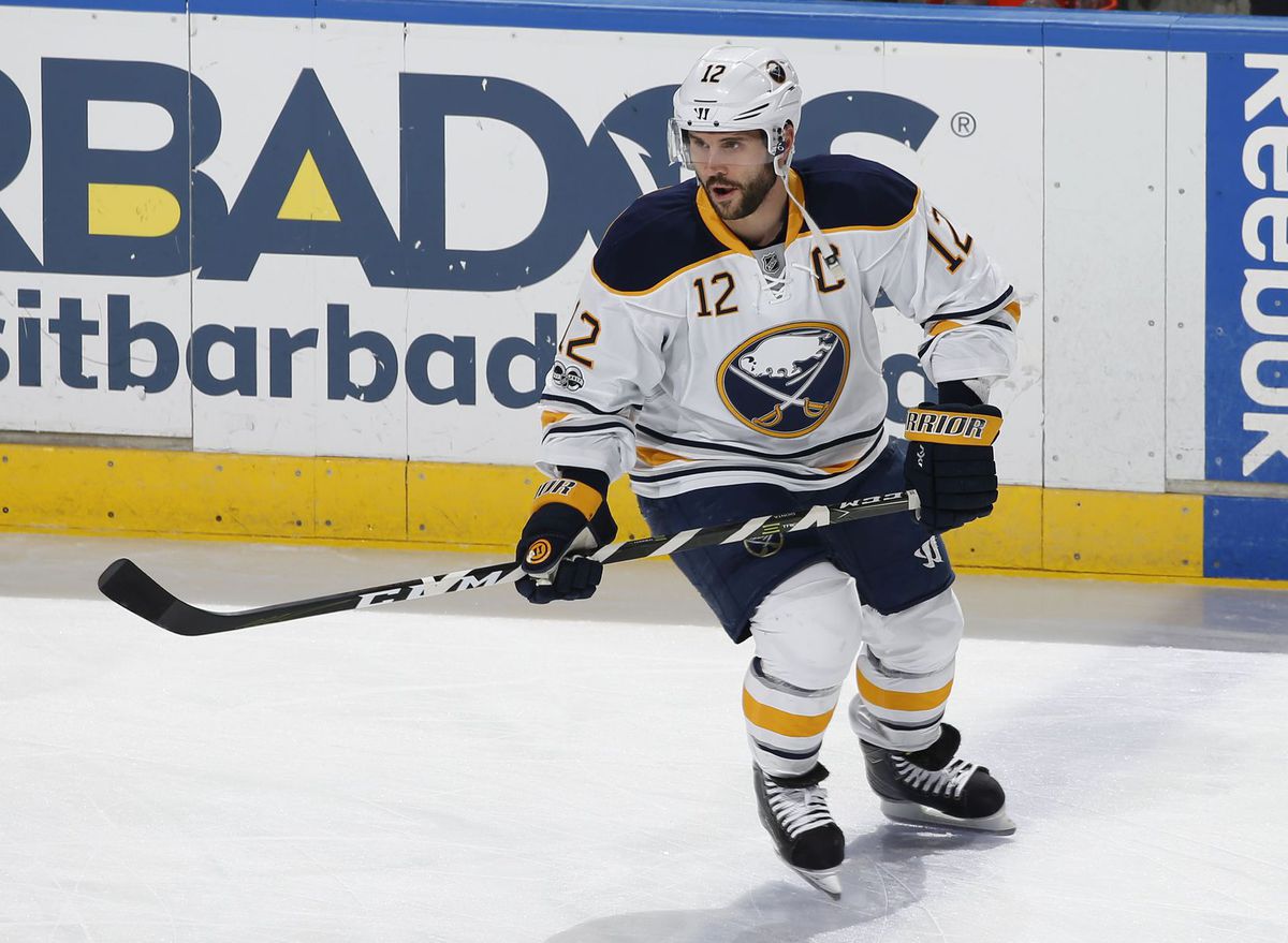 Brian Gionta v drese Buffala Sabres.
