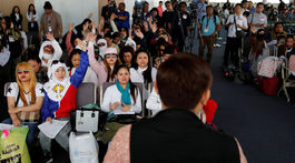 Filipínci sa vracajú z Kuvajtu domov, ženú ich obavy zo smrti aj pomoc vlády