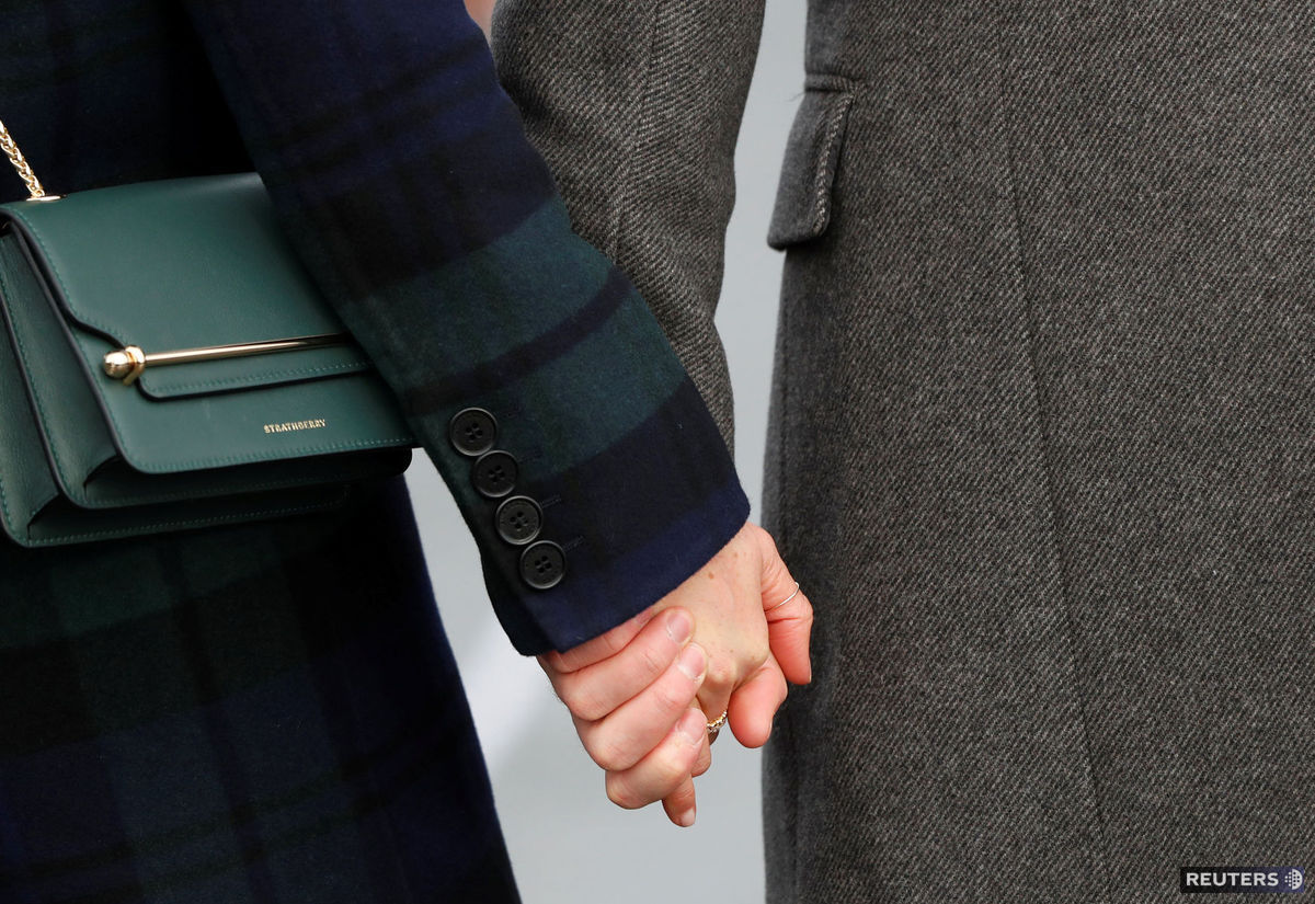 Meghan Markle a princ Harry sa zaĹúbene držia...