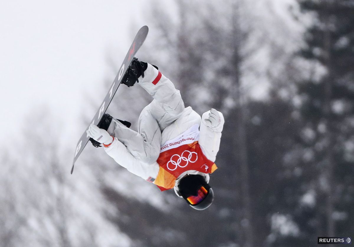 Američan Shaun White v akcii na U-rampe.