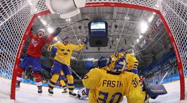 Favoriti potvrdili svoje pozície. Švédi i Fíni vstúpili do turnaja úspešne