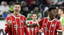 Bayern vyhral desiaty zápas za sebou, v závere rozhodol Lewandowski