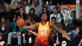 VIDEO: Fantázia vo vzduchu. Kráľom smečiarov sa stal Mitchell