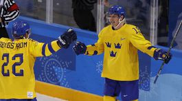 Severské derby ovládli Švédi a postúpili priamo do štvrťfinále