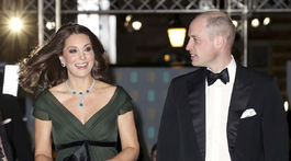 Vojvodkyňa Catherine z Cambridge v tmavozelených šatách Jenny Packham. Na snímke aj s manželom princom Williamom. 