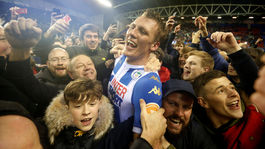 City nezíska všetky štyri trofeje. Z FA Cupu ho šokujúco vyradil treťoligista