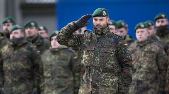 Viac ako 500 vojakov Bundeswehru podozrievajú z pravicového extrémizmu