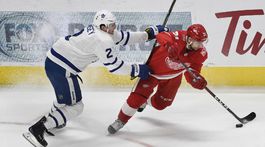 Tatar asistoval pri prehre Detroitu, McDavidov hetrik pri triumfe Oilers