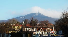 Turistický vláčik bude voziť ľudí aj k Zoborskému kláštoru