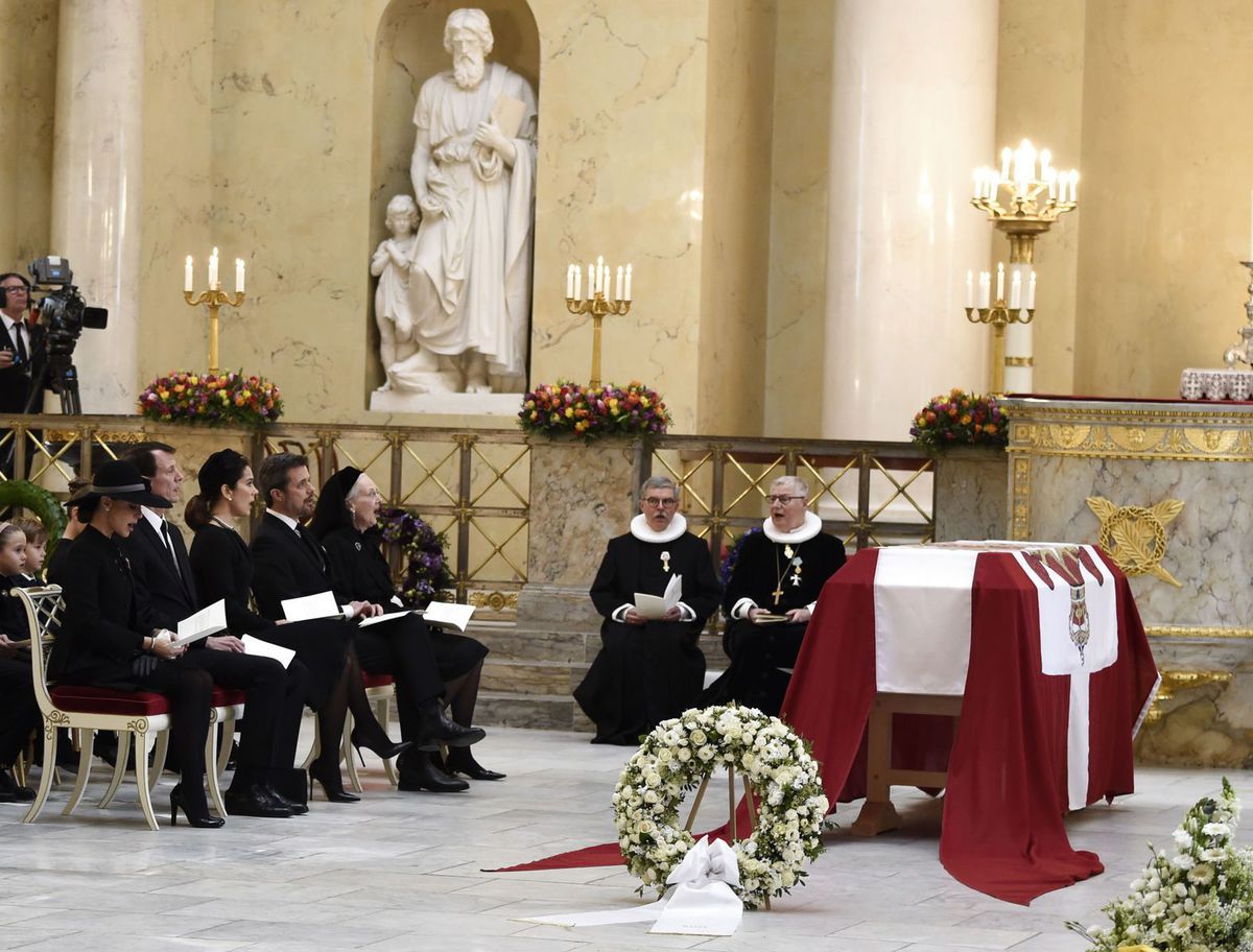 Členovia dánskej kráľovskej rodiny zľava...