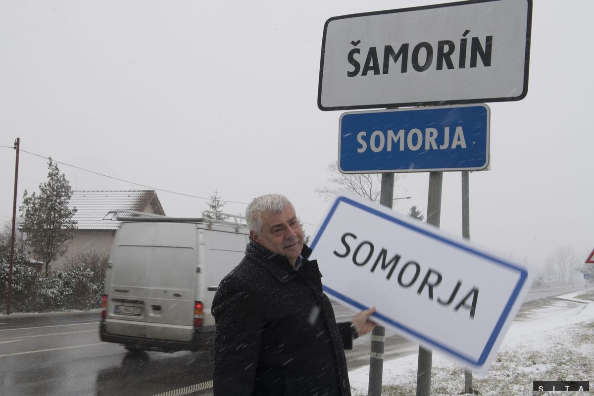 Minister dopravy a výstavby SR Árpád Érsek...