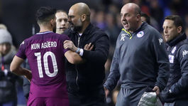 VIDEO: Praskli mu nervy. Agüero po vypadnutí City udrel fanúšika 