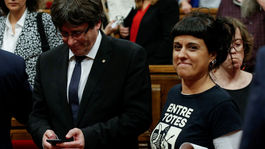 Súd vydal zatykač na katalánsku političku, ktorá ušla do Švajčiarska