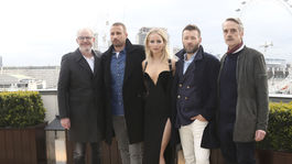 Jeremy Irons, Joel Edgerton, Jennifer Lawrence, Matthias Schoenaerts a režisér Francis Lawrence