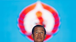 Za urážku kráľa do väzenia. V Kambodži schválili kontroverzné ústavné dodatky