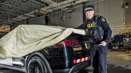 Tesla X - polícia Kanada