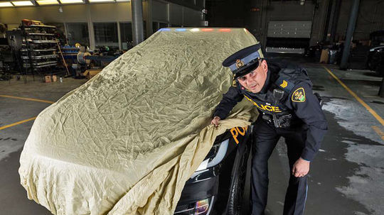 Tesla X - polícia Kanada