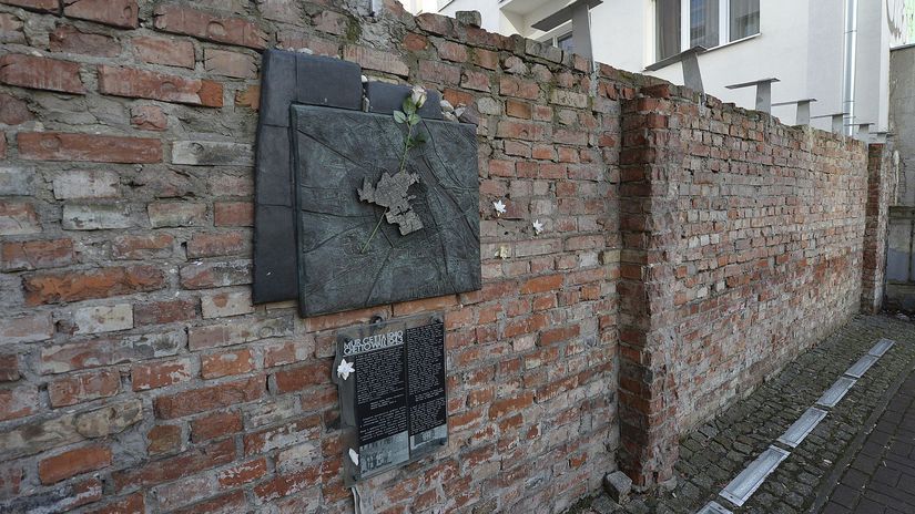 Poľsko Varšava geto múr pamiatka